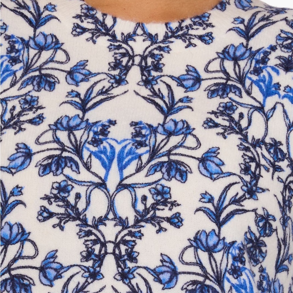 NWT CeCe Vanna  Short-Sleeve Sweater Top with Blue Floral Print - Picture 5 of 7